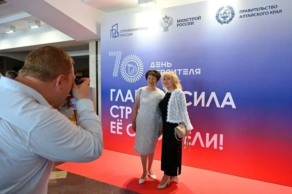 Наградили 70 строителей края