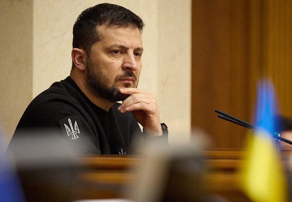 Зеленский проиграет на выборах всем трём соперникам: На Украине развернулась «война соцопросов»