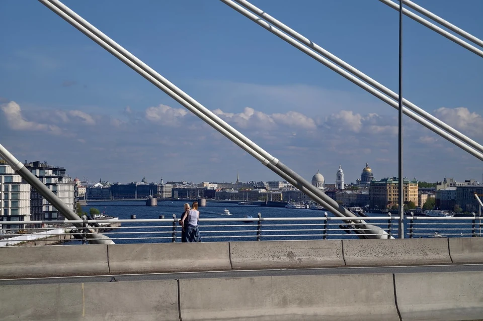 Специальной подсветкой украсят Дворцовый, Троицкий и мост Бетанкура.