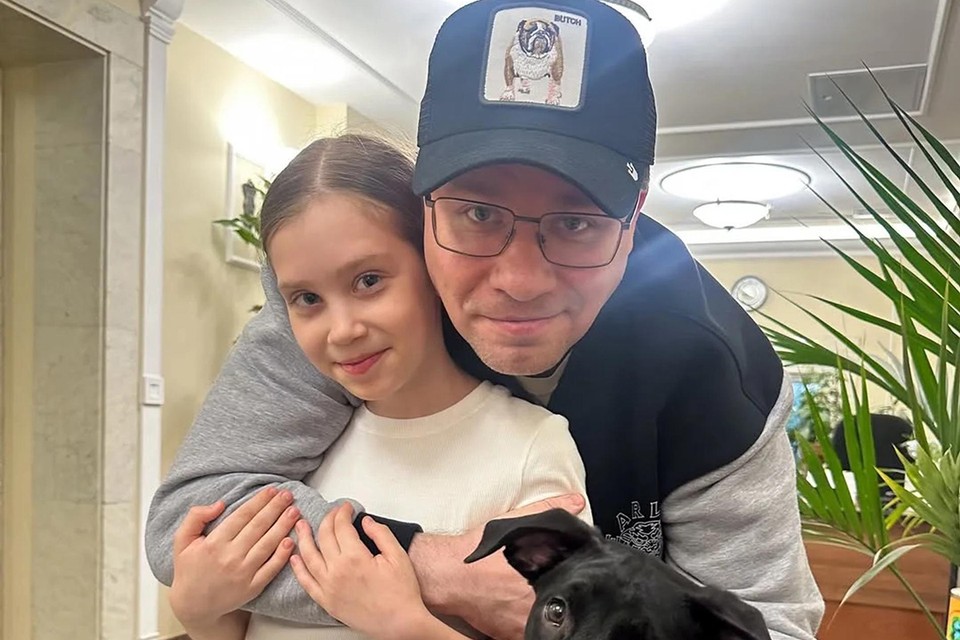 «Ей все не так»: Харламов пожаловался на 12-летнюю дочь от Асмус