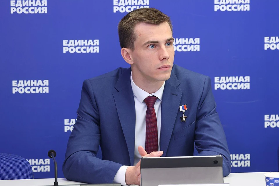 Герой России, руководитель Главного штаба движения "Юнармия" Владислав Головин рассказал о работе "Единой России" над расширением инициатив по трудоустройству молодежи. Фото: ER.RU.