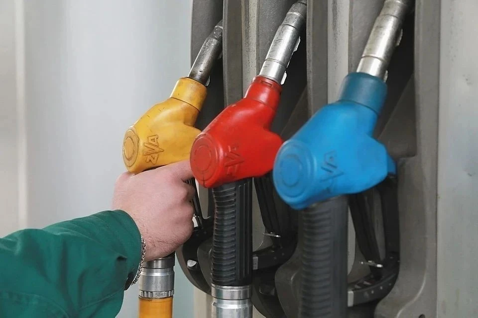 Правительство продлило до конца года сниженный норматив продаж бензина на бирже