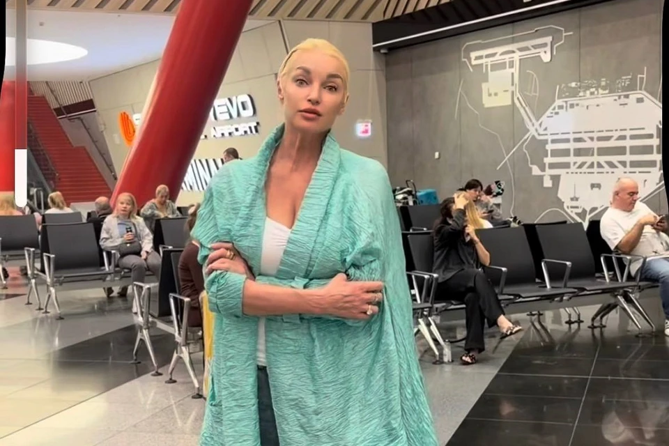 Анастасия Волочкова не смогла улететь в отпуск на Мальдивы. Фото: соцсети Анастасии Волочковой