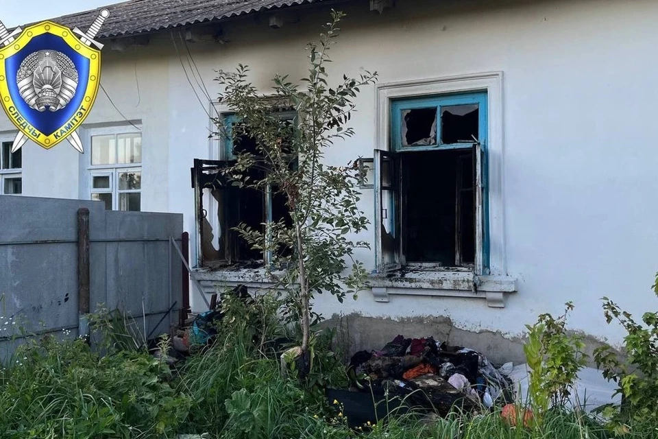 Спасатели обнаружили тело пенсионерки после пожара в доме в Кричеве. Фото: телеграм-канал СК Беларуси