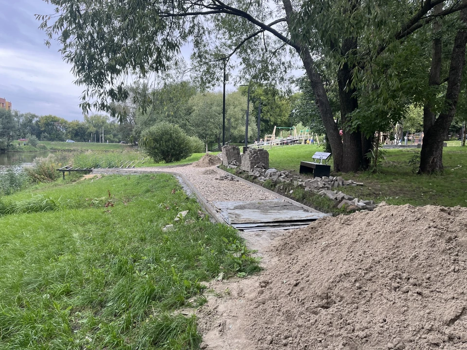 На Черезовских прудах работы почти не движутся, констатировали чиновники. Фото: администрация Рязани.