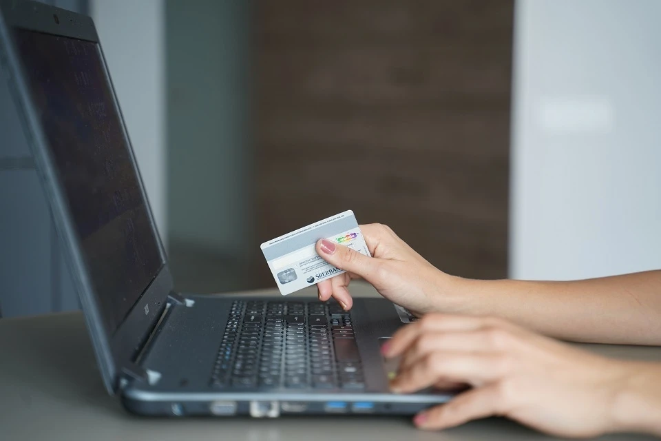 Карты Visa и MasterCard могут иногда не срабатывать в России: почему это происходит и что делать