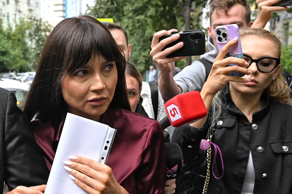 Блогер Валерия Чекалина у здания суда, 30 июля 2026 года.