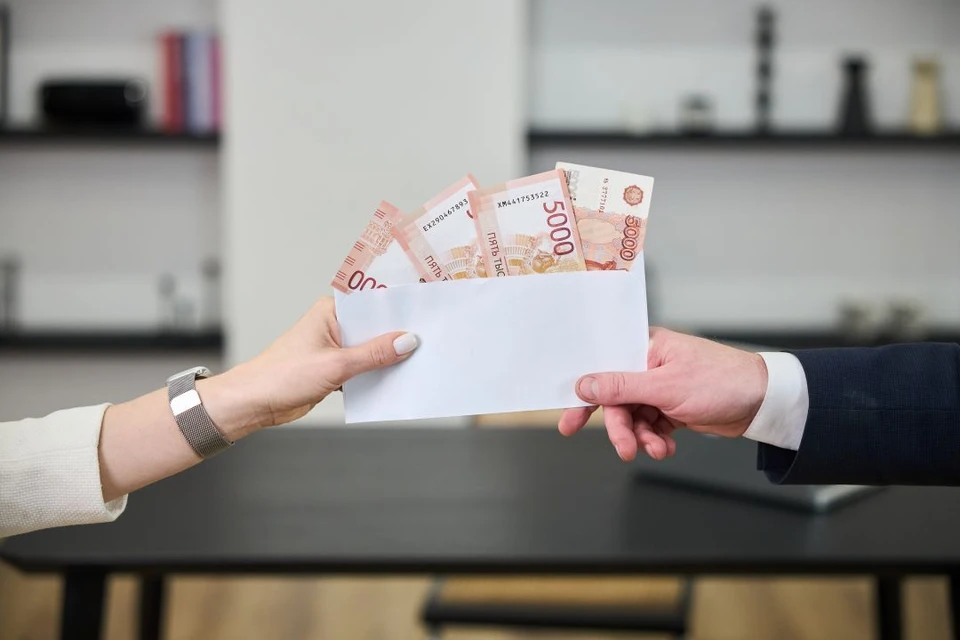 В Ростовской области максимальный размер взятки достиг почти пяти миллионов рублей.