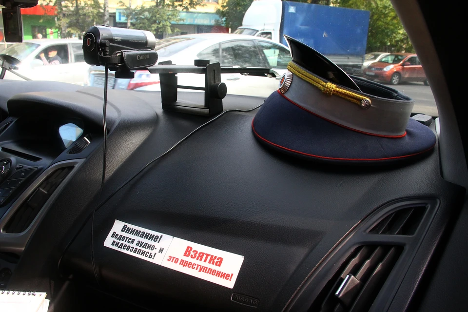 Пытавшийся дать взятку мужчина вину в содеянном признал