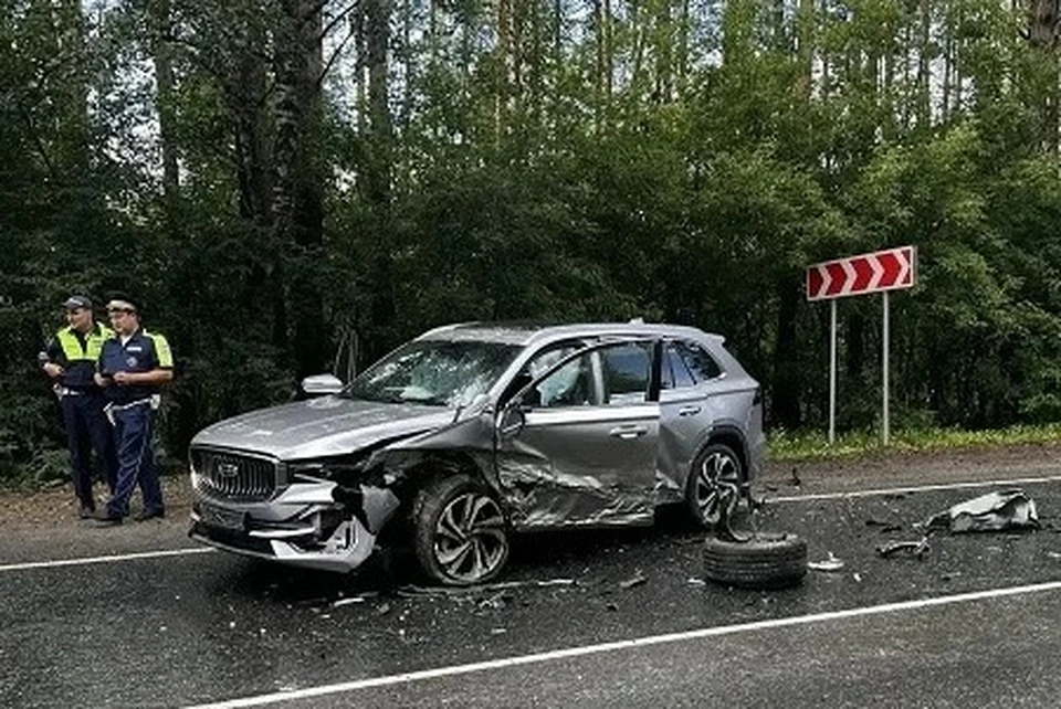 Пострадавших в столкновении мужчину и девочку отправили в больницу. Фото: УМВД России по Томской области