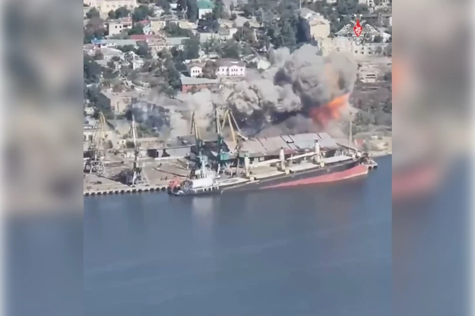 По морпехам ВСУ в Херсоне ударили бомбой ФАБ-3000. Фото: Минобороны России