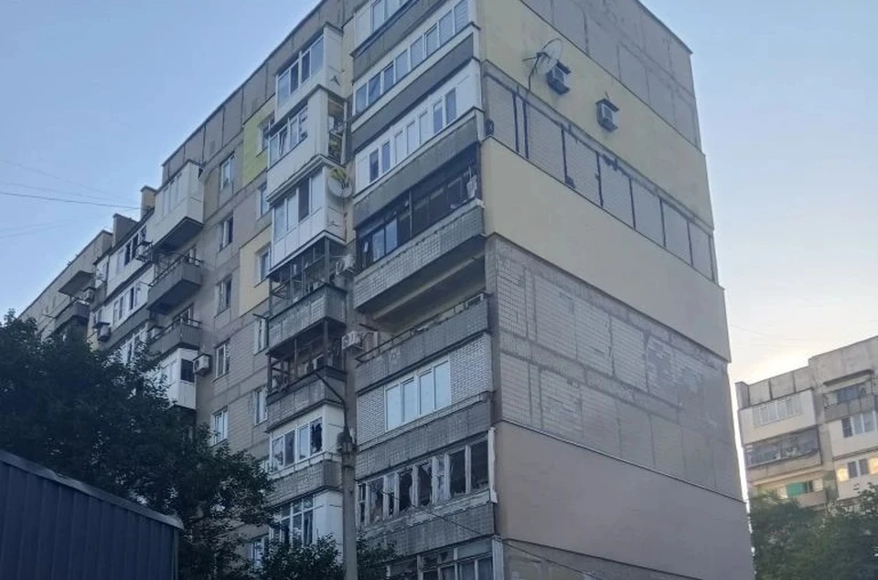 В пострадавшем доме уже проведены замеры окон и зафиксированы все повреждения. Фото: Администрация Донецка