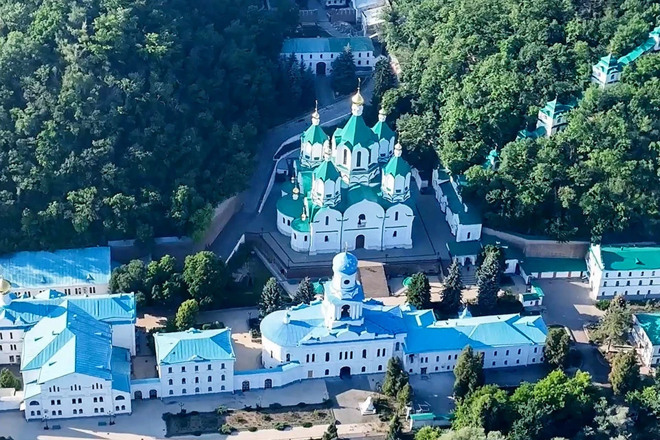 В Святогорске, находящемся под контролем ВСУ, был убит монах. Фото: Пресс-служба Минобороны РФ/ТАСС