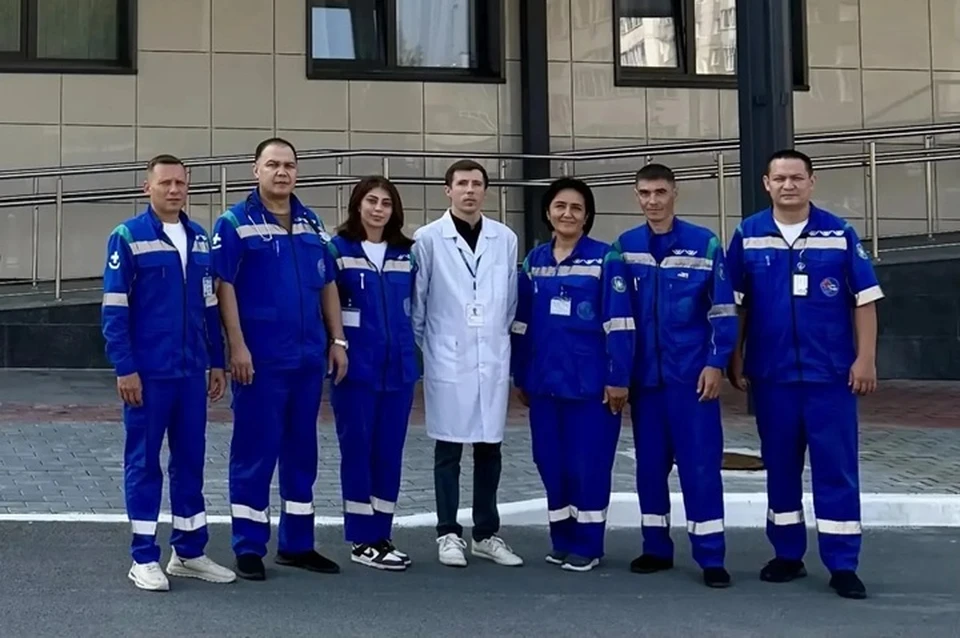 В кадре-Юрий Биро с коллегами из Сургутской СМП. Фото: соцсети Романа Паськова