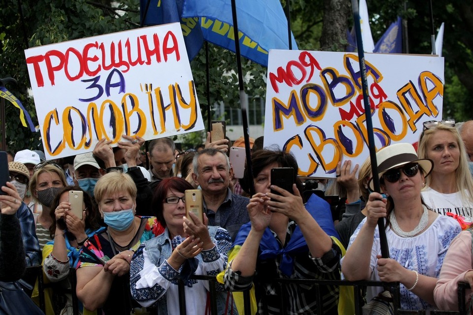 Киев снова говорит по-русски: Языковые инженеры Украины признали поражение