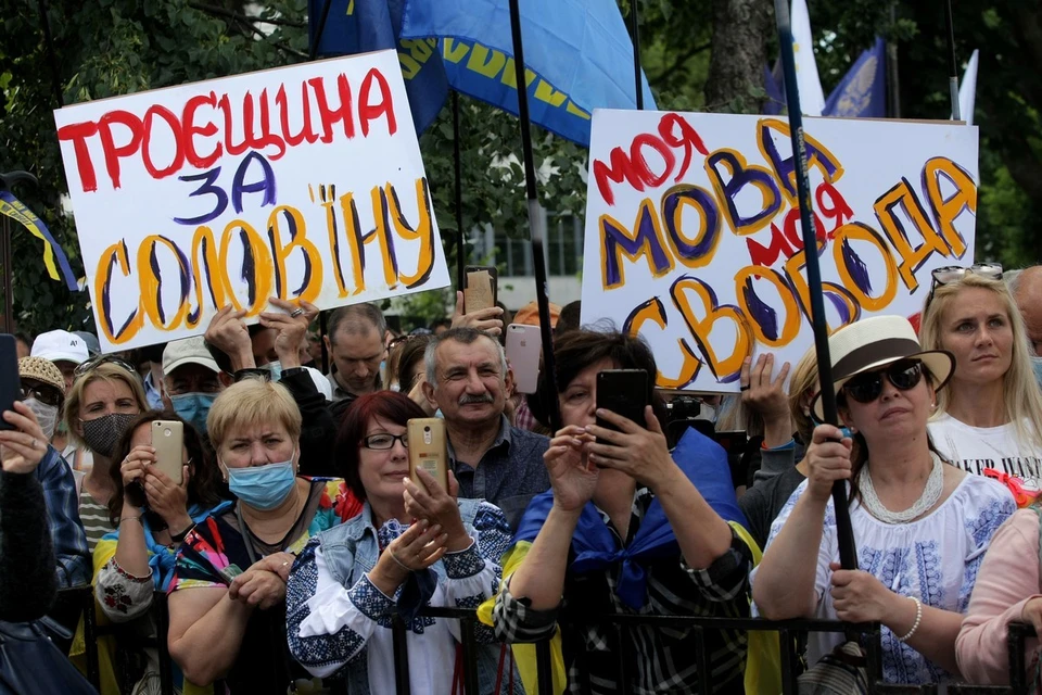 Русский язык так и не удалось изгнать из повседневной жизни украинцев, несмотря на старания национал-патриотов. Фото: Evgen Kotenko/Keystone Press Agency/Global Look Press
