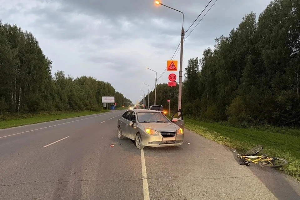 Мужчина на велосипеде двигался в том же направлении, что и легковой автомобиль. Фото: УМВД России по Томской области