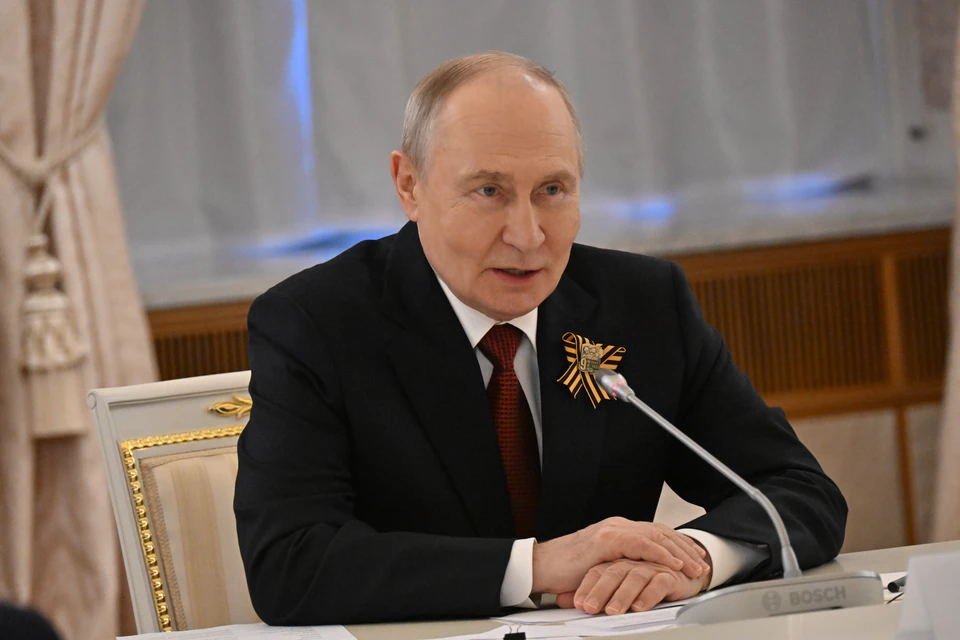 Опубликовано видео приезда Владимира Путина в Нижний Новгород.