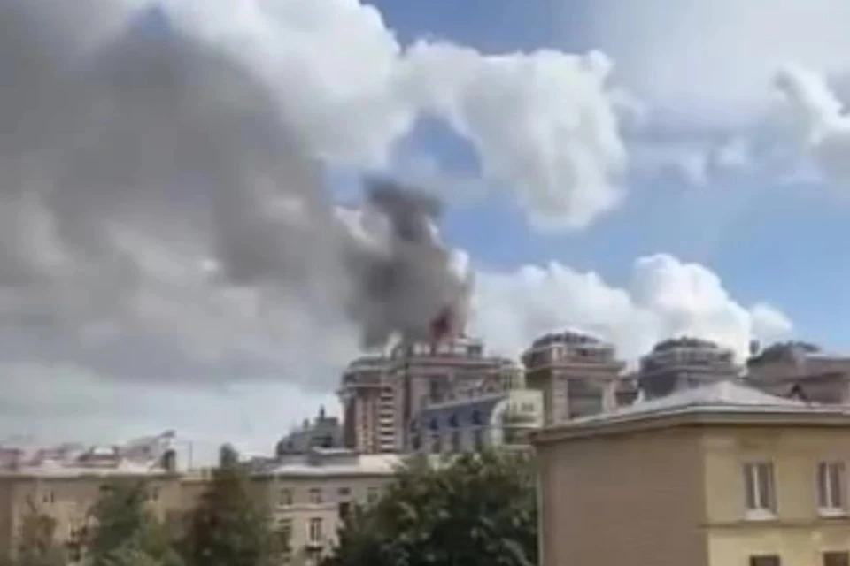 В Петербурге загорелся элитный ЖК у Московского проспекта. Фото: кадр из видео