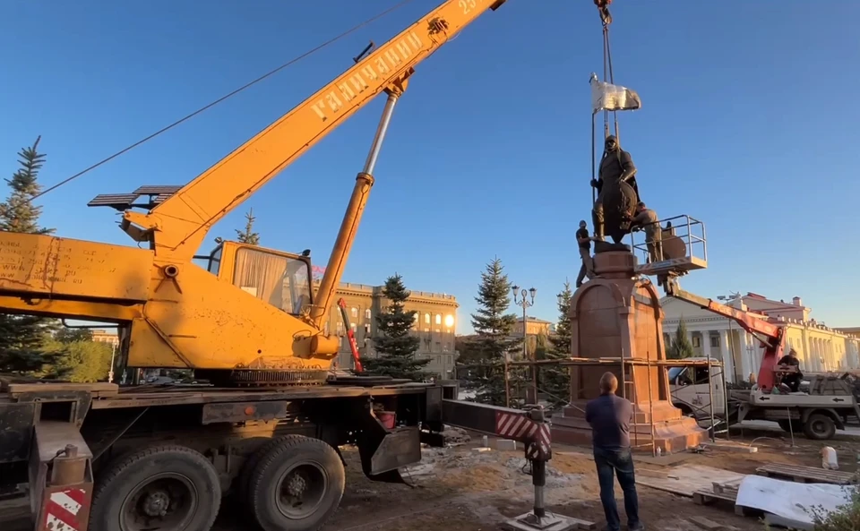 Памятник установили возле храма. Фото: администрация Волгограда.