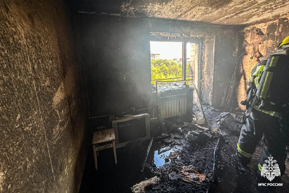 Огонь повредил вещи на площади 10 квадратных метров. Фото: пресс-служба МЧС Росси по Омской области
