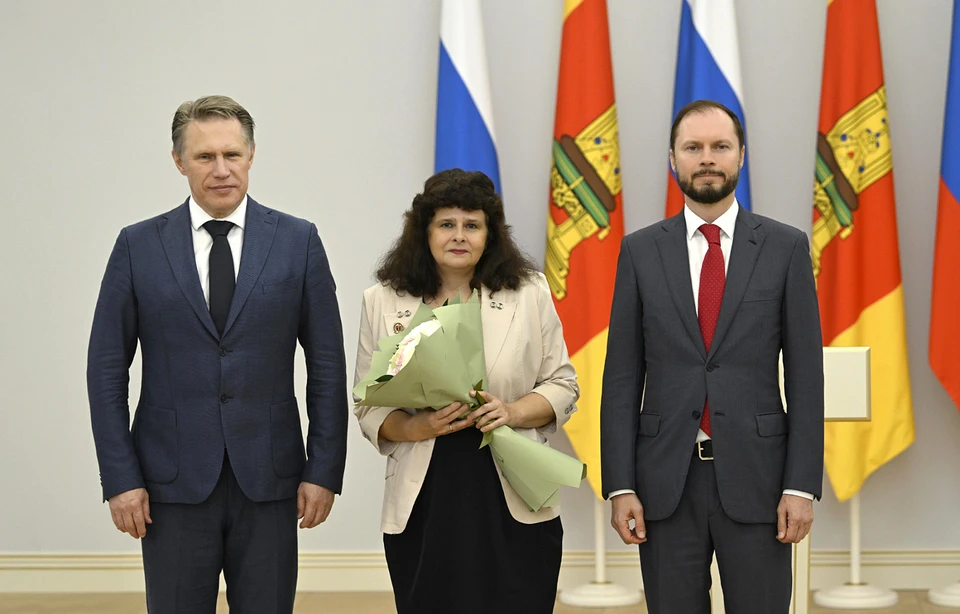 Награждение прошло в церемониальном зале областного правительства.