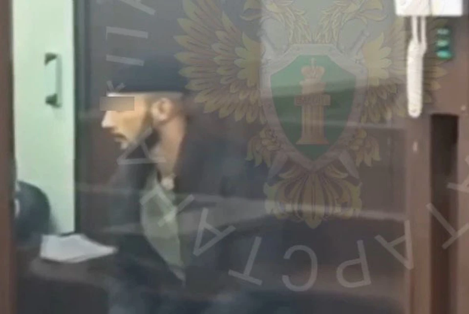 Суд учел позицию обвинения и отправил мужчину под стражу до 30 октября 2026 года.