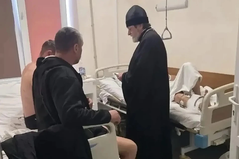 Духовенство морально поддерживает пострадавших и родственников погибших альпинистов. Фото: сайт "Благословенный Кавказ"