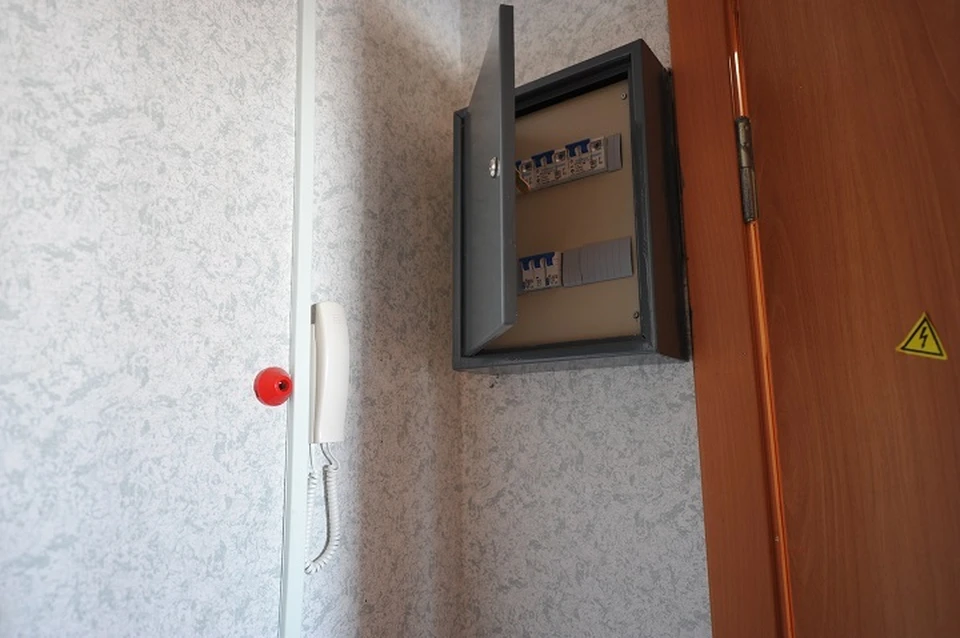 В Кузбассе врачи спасли мужчину, которого ударило током в 10 тысяч вольт