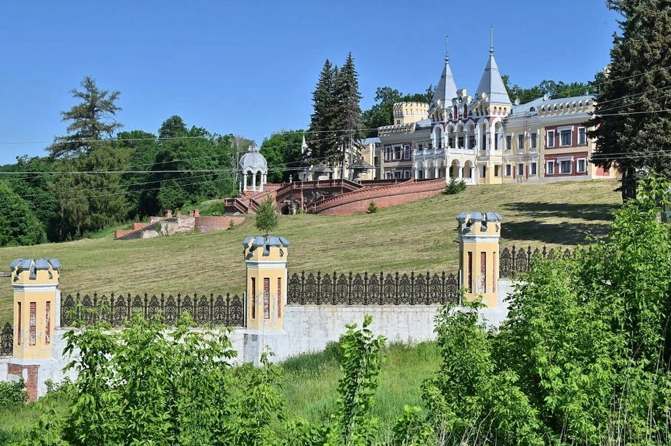 На территорию усадьбы фон Дервиза в Кирицах начали водить экскурсии. Фото: страница губернатора Рязанской области Павла Малкова во "ВКонтакте", vk.ru/pv.malkov