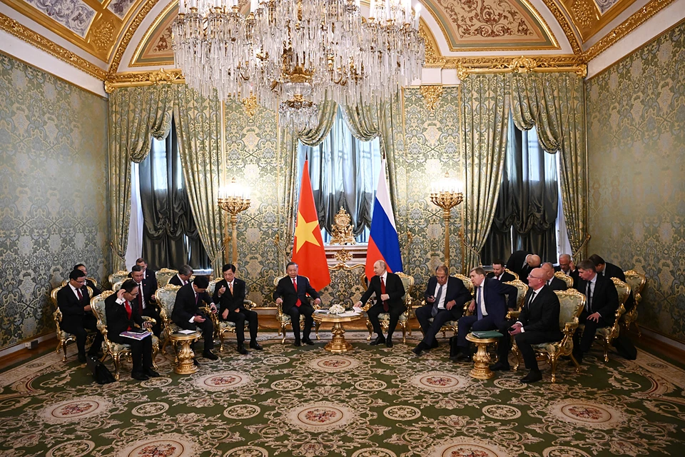 По мнению главы России, данная работа поможет Ханою в трудных ситуациях, когда произойдет нехватка бензина. Кроме того, это укрепит отношения стран в энергетической сфере.
