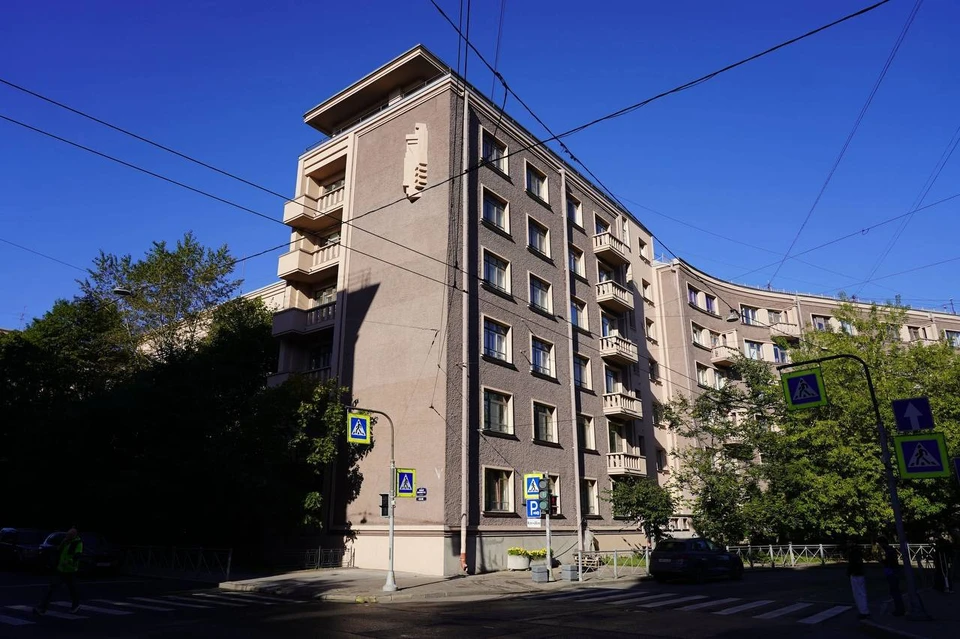 В оформлении фасадов применили не окраску стен, а цветную штукатурку. Фото: КГИОП