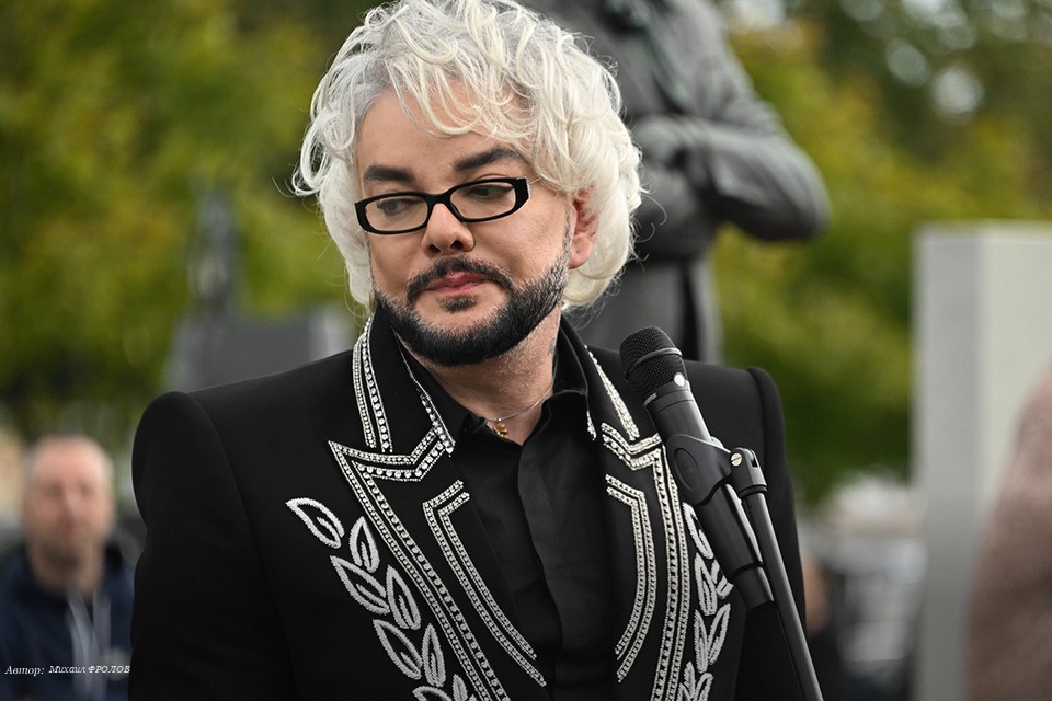 Киркоров расплакался на открытии памятника родителям, Горобец расстался с молодой женой, а Харламов и Ковальчук стали родителями: главные события шоу-бизнеса