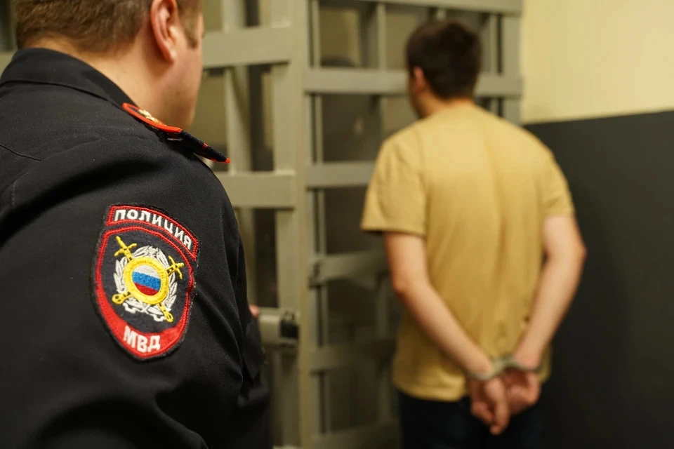 Мужчина решил пошуметь возле одного из жилых домов в 06:30 утра.