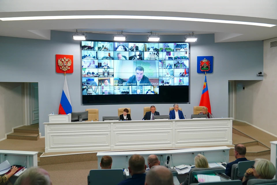 Пять независимых АЗС в Кузбассе ограничили надбавки на бензин до 10%.