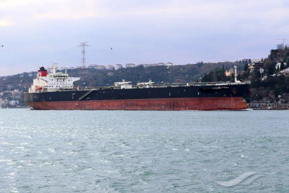 Моряки продолжают поддерживать безопасность судна