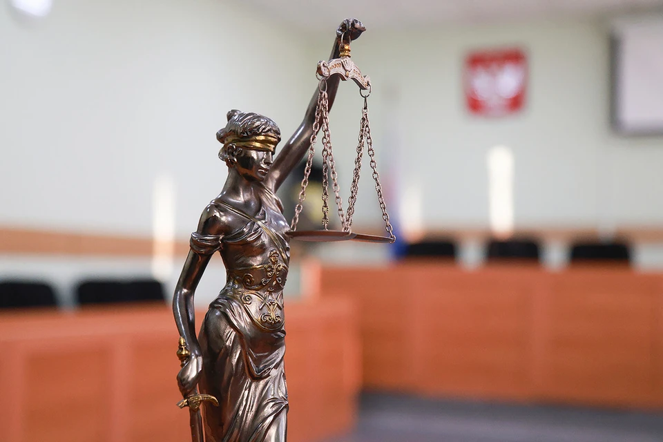 Суд в Кочковском районе назначил наказание за махинации с картой.
