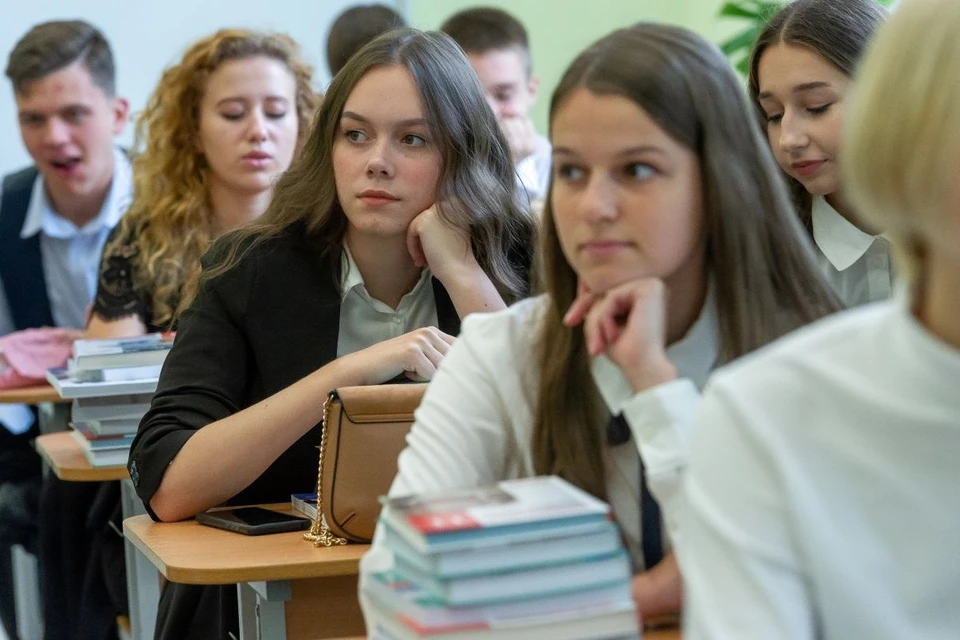 Школьникам придется учиться на два дня дольше, из-за выходных во время выборов