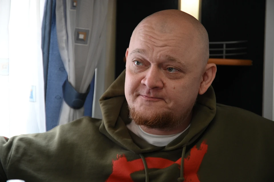 Актер и телеведущий Михаил Стогниенко рассказал о сьемках и работе с супругой.