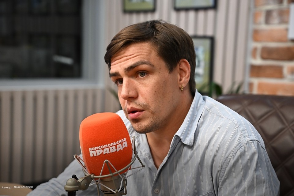 «Не надо сравнивать себя с другими»: Василий Копейкин о съёмках в Мариуполе, работе с Бероевым, и о том, как после ГИТИСа работал курьером