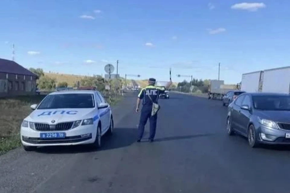 Внимание экипажа ДПС привлек автомобиль «Лада Гранта» с чрезмерно тонированными стеклами и без государственных регистрационных знаков