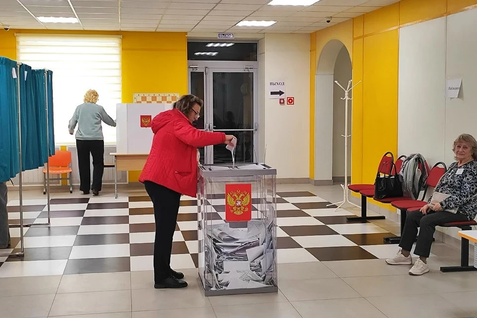Эпизод голосования на одном из участков в Твери.