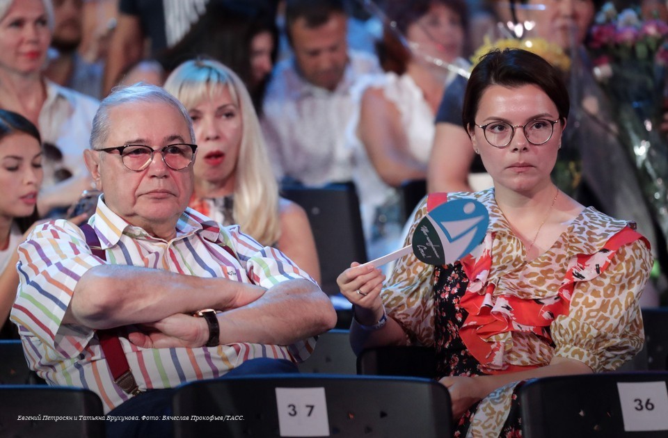 Петросян отреагировал на включение жены Татьяны Брухуновой в базу «Миротворца»