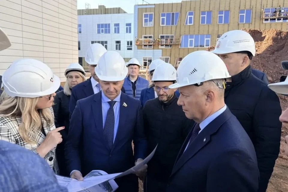 Школа в 26 микрорайоне сейчас готова на 54%. Фото: Пресс-служба администрации города Братска