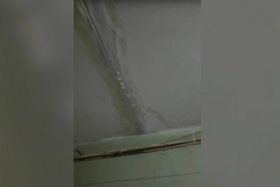 Главе СК России доложат о проверках жалоб на текущую крышу дома в Твери. Фото: пресс-служба прокуратуры Тверской области.