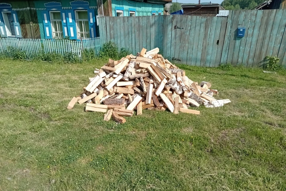 Жительнице Енисейска вернули 25 тысяч рублей за труху вместо дров