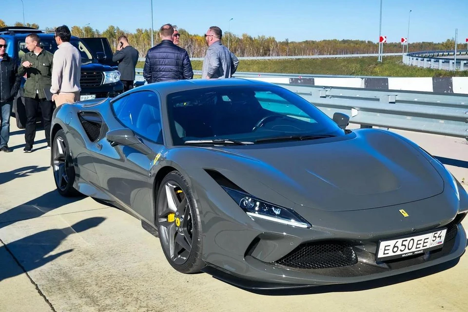 Автомобиль Ferrari разогнали до 300 км/ч на дорогах Новосибирска. Фото: ГКУ НСО ЦОДД