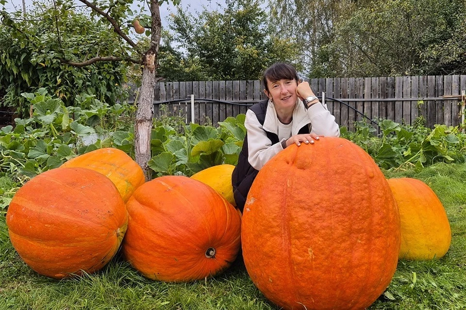 Надежда Кудрявцева на фотосессии с маминой тыквой. Фото: предоставлено Надеждой Кудрявцевой