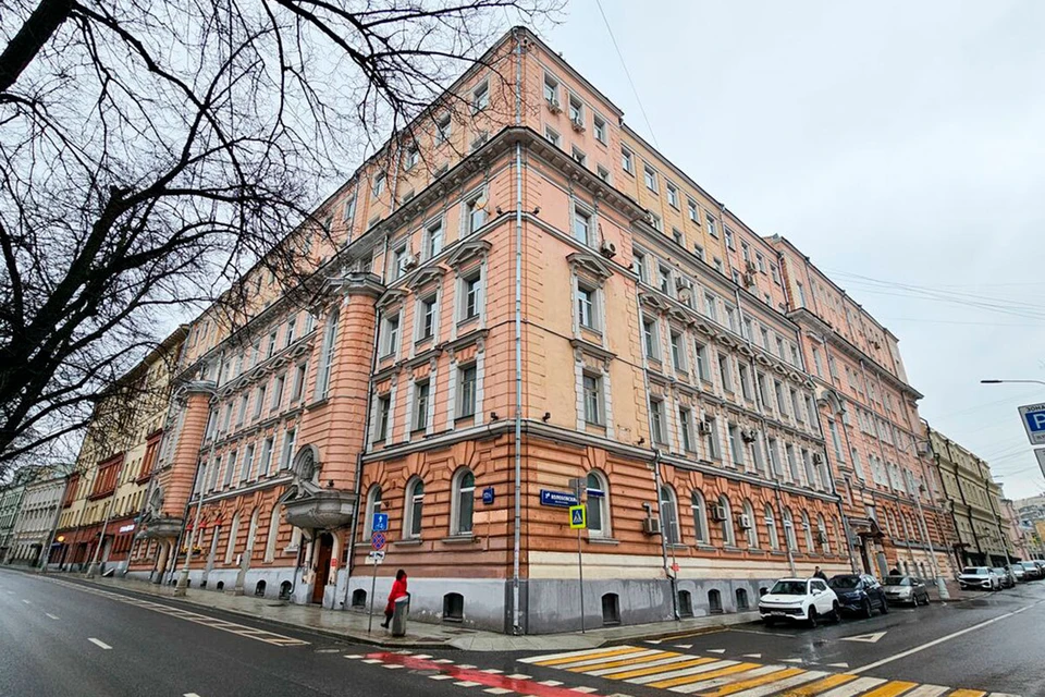 В современной Москве сохранилось около 300 бывших доходных домов – до революции 1917 года это был один из вариантов инвестирования для богатых людей. На фото - доходный дом Депре на Петровском бульваре