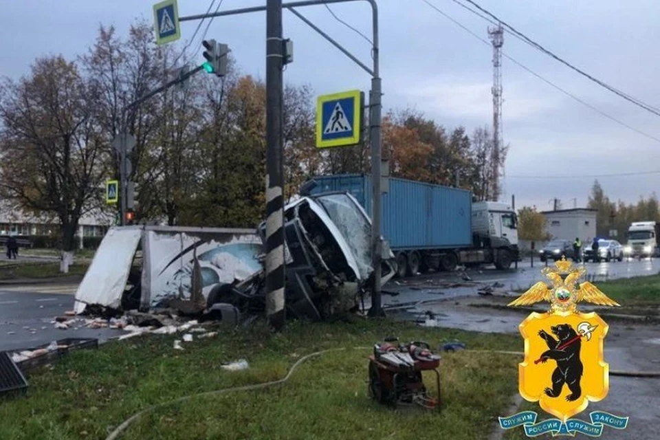 Водитель "ГАЗели" погиб на месте аварии.